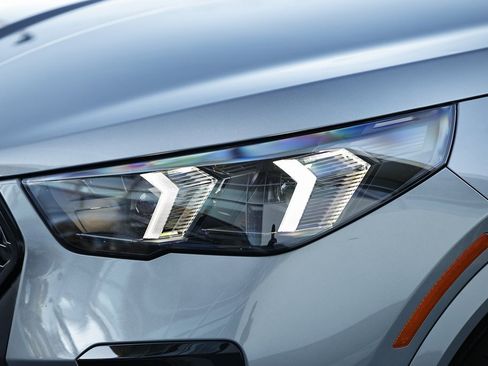 Certified 2025 BMW X2 xDrive28i w/ Technology Package image 12