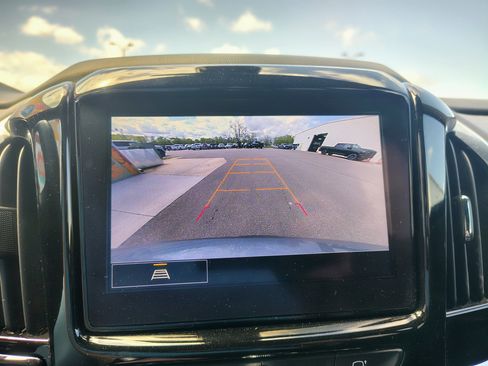 Used 2023 Chevrolet Traverse LT AWD/4WD image 4