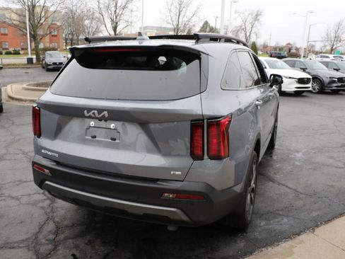 Used 2023 Kia Sorento X-Line EX image 4