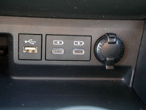 Used 2023 Toyota Highlander XLE AWD/4WD image 22