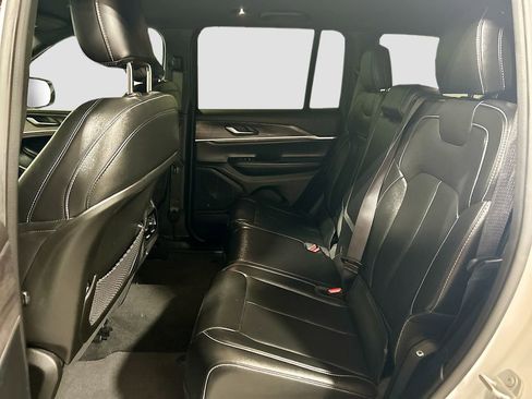 Used 2024 Jeep Grand Cherokee Limited w/ Black Appearance Package image 22