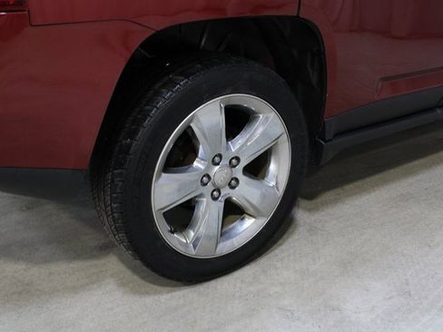 Used 2016 Jeep Compass Latitude image 25