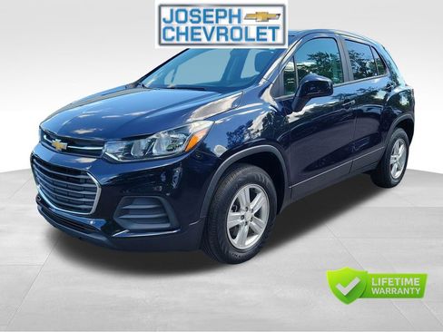 Used 2021 Chevrolet Trax LS w/ Tint and Cruise Package AWD/4WD image 2