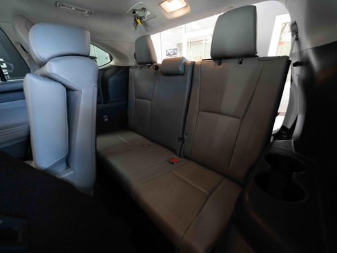 Used 2021 Toyota Highlander XLE AWD/4WD image 24