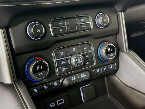 Used 2021 Chevrolet Suburban Premier w/ Premium Package image 16