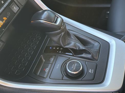 Used 2023 Toyota RAV4 XLE Premium image 32