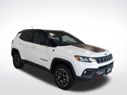 Used 2024 Jeep Compass Trailhawk w/ Trailhawk Convenience Group image 2