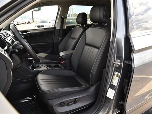 Certified 2024 Volkswagen Tiguan SE image 19