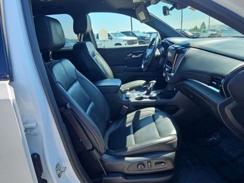 Used 2023 Chevrolet Traverse RS FWD image 28