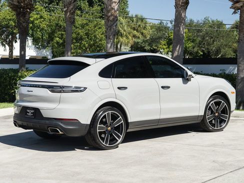 Used 2022 Porsche Cayenne Coupe image 8