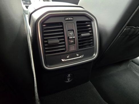 Used 2025 Porsche Macan image 19