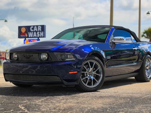 Used 2010 Ford Mustang GT image 1