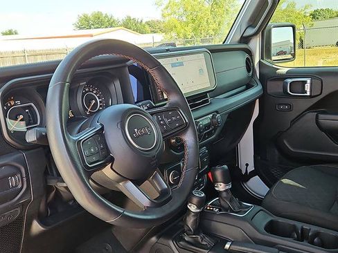 Used 2024 Jeep Gladiator Mojave w/ Technology Group AWD/4WD image 14
