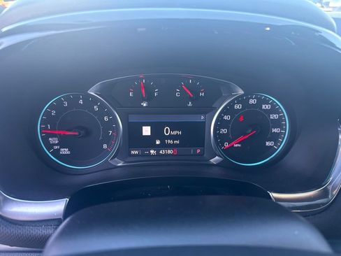 Used 2023 Chevrolet Traverse RS AWD/4WD image 14