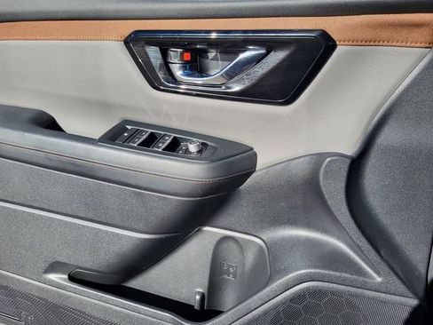 Used 2025 Subaru Forester Sport image 18