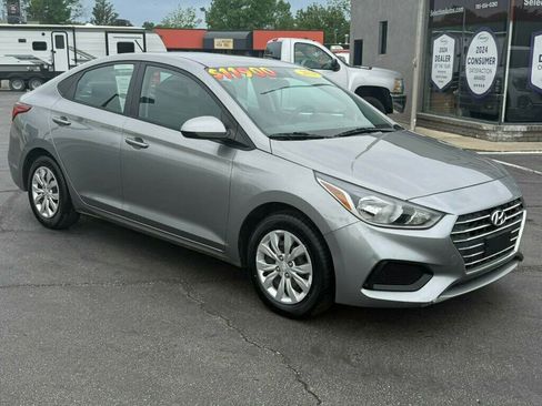 Used 2021 Hyundai Accent SE FWD image 3
