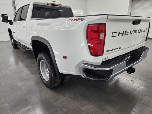 Used 2024 Chevrolet Silverado 3500 LT w/ Convenience Package image 6
