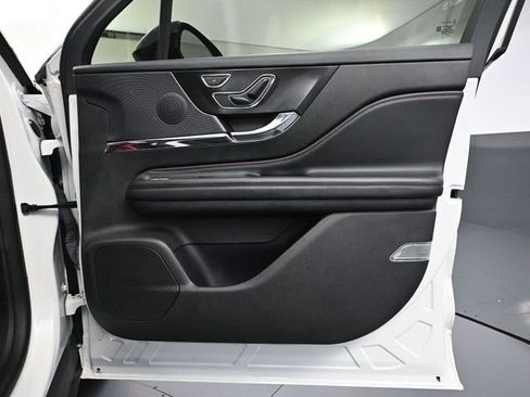 Used 2023 Lincoln Corsair Reserve w/ Jet Appearance Package image 43