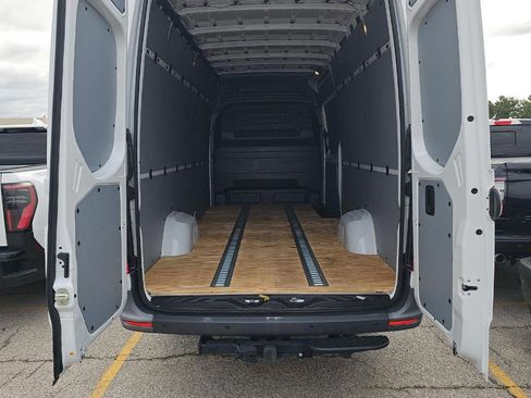 Used 2023 Mercedes-Benz Sprinter 2500 image 15
