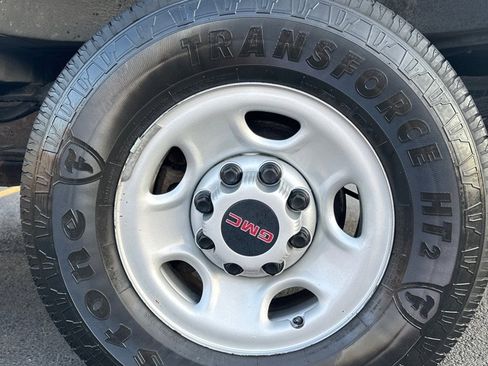 Used 2019 GMC Savana 2500 w/ Driver Convenience Package image 9