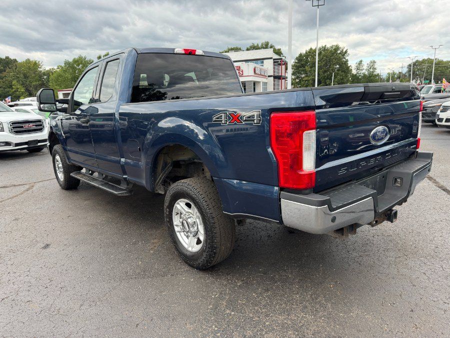 Used 2017 Ford F250 XLT w/ XLT Value Package AWD/4WD image 3