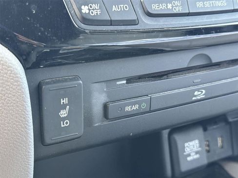 Used 2018 Honda Pilot Touring image 19