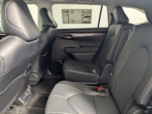 Certified 2026 Toyota Highlander Limited AWD/4WD image 23