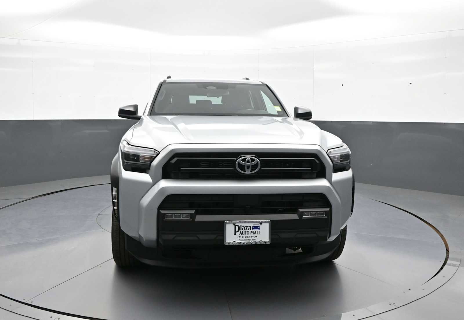 Used 2025 Toyota 4Runner SR5 AWD/4WD image 2