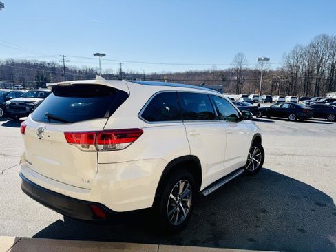 Used 2018 Toyota Highlander XLE image 4