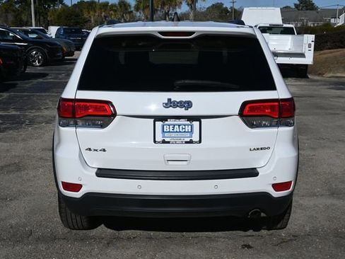 Used 2020 Jeep Grand Cherokee Laredo image 4