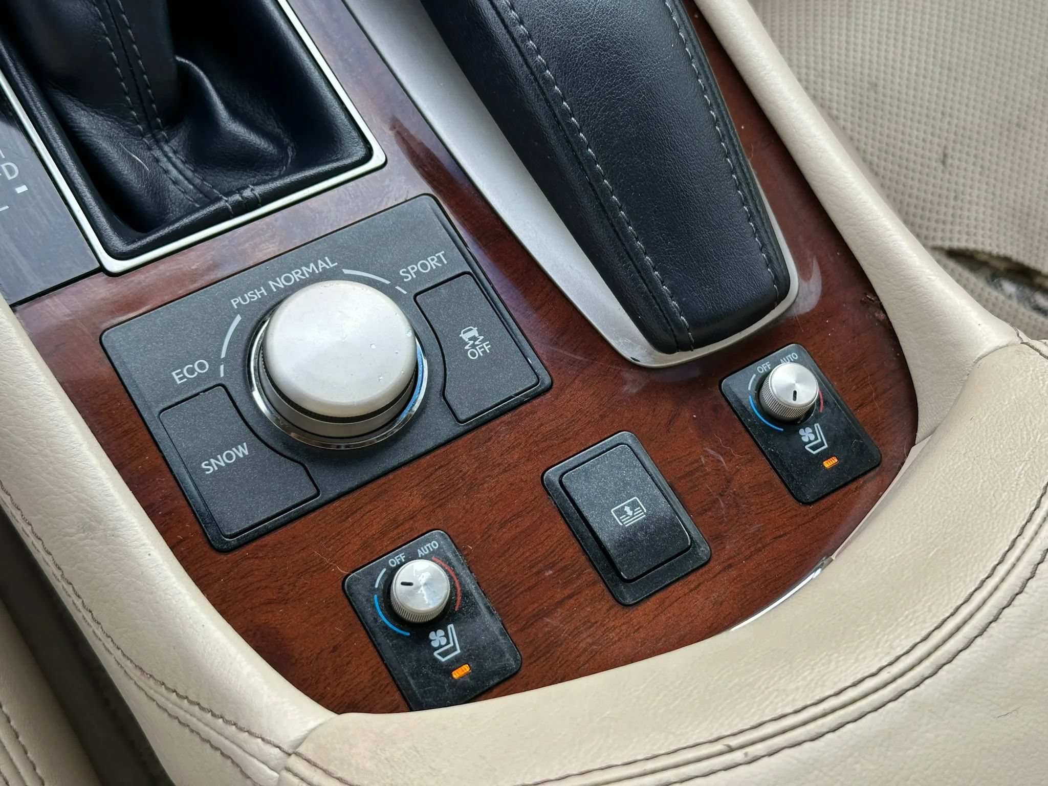 Used 2014 Lexus LS 460 AWD w/ Comfort Package image 41