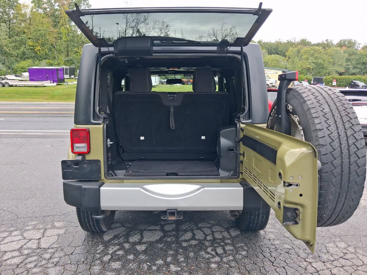 Used 2013 Jeep Wrangler Sahara w/ Connectivity Group AWD/4WD image 22