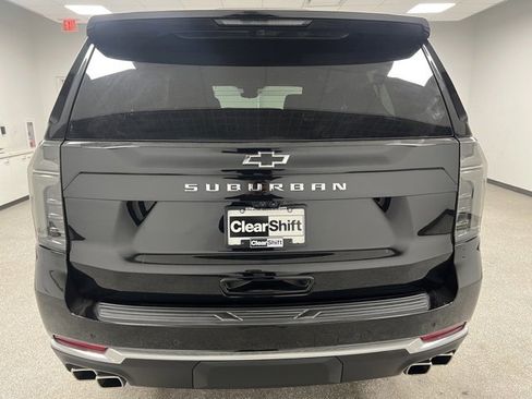 Used 2025 Chevrolet Suburban High Country image 9