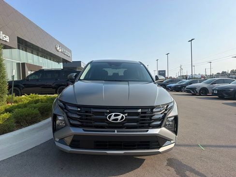 Certified 2026 Hyundai Tucson SE FWD image 2