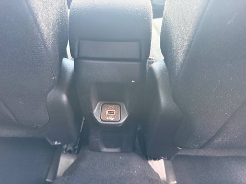 Used 2021 Jeep Renegade Latitude FWD image 24