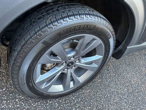 Used 2022 Ford Explorer XLT w/ Equipment Group 202A image 15