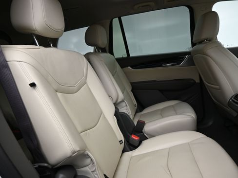 Used 2023 Cadillac XT6 Premium Luxury image 12