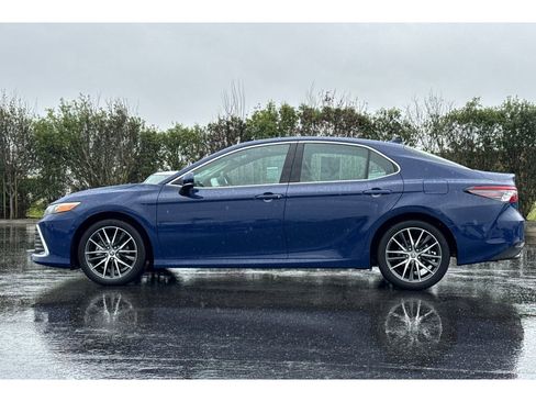 Certified 2024 Toyota Camry XLE w/ Navigation Package image 7