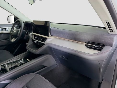 New 2025 Ford Explorer Active image 29