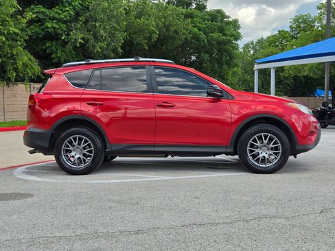 Used 2014 Toyota RAV4 LE FWD image 2