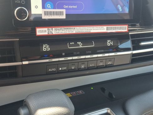 Used 2025 Toyota Sienna LE FWD image 15