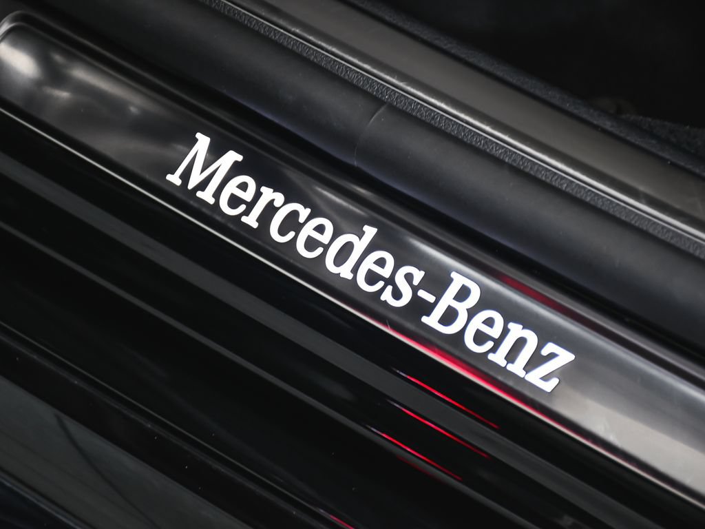 Used 2022 Mercedes-Benz S 500 4MATIC w/ AMG Line Package image 17