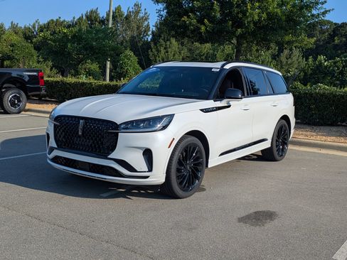Used 2025 Lincoln Aviator Reserve w/ Equipment Group 201A AWD/4WD image 8