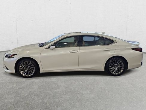 Certified 2025 Lexus ES 300h Ultra Luxury w/ Accessory Package (Z2) image 8