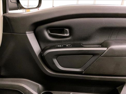 Used 2017 Nissan Titan S image 23