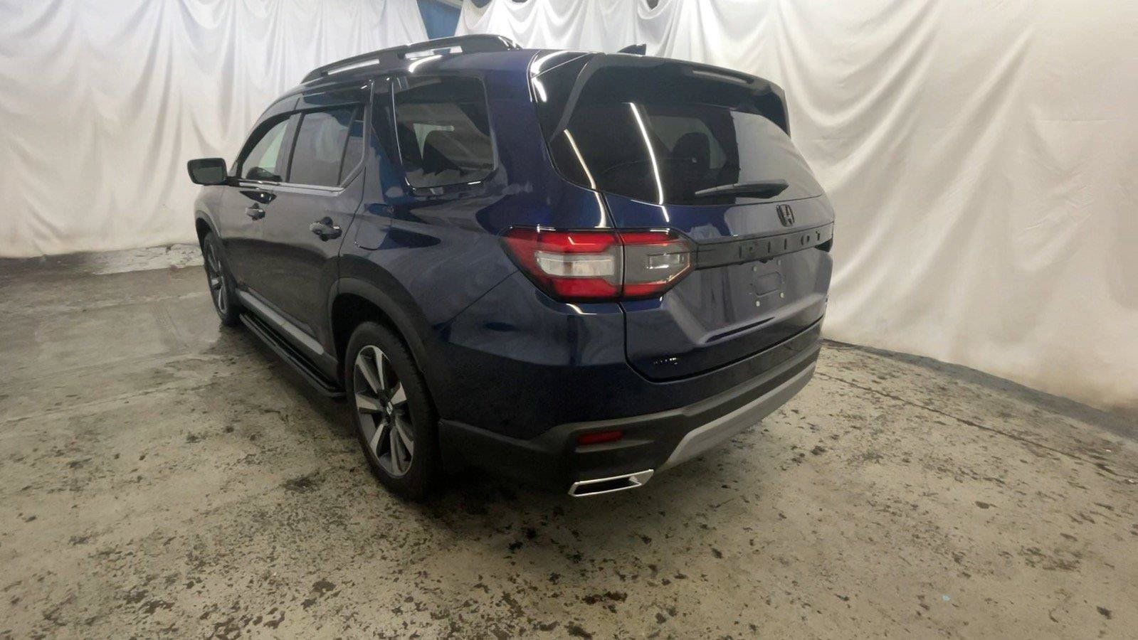 Used 2025 Honda Pilot Elite image 8
