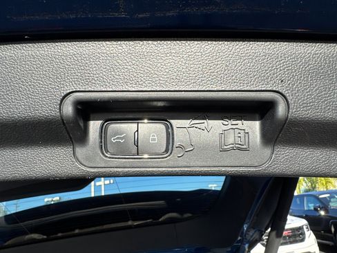 Used 2020 Ford Explorer XLT w/ Equipment Group 202A image 10