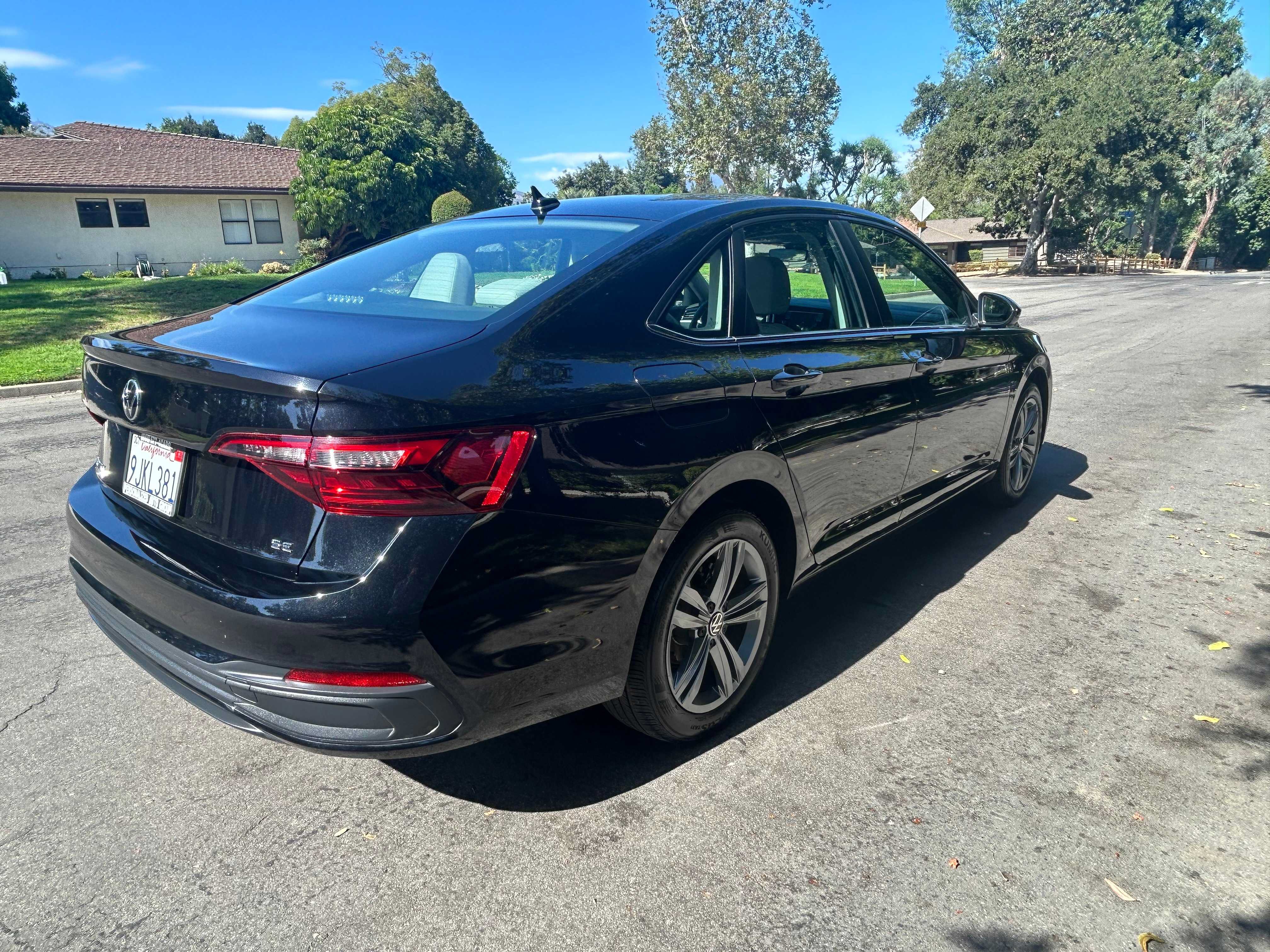 Used 2023 Volkswagen Jetta SE FWD image 9