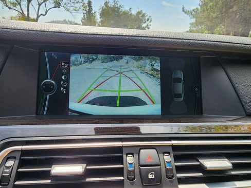 Used 2012 BMW 750Li w/ Driver Assistance Pkg RWD image 37