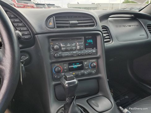 Used 2004 Chevrolet Corvette Coupe RWD image 39